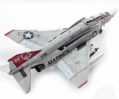 Academy 12556 1/72 F-4J VMFA-232 Savaş Uçağı Demonte Plastik Maketi