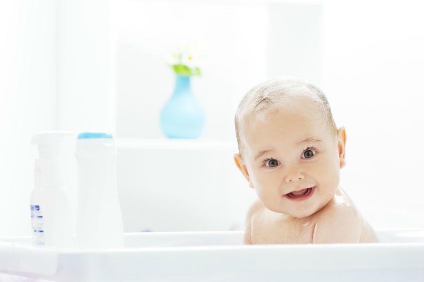 Bebeklerin Banyo Yaptırılması