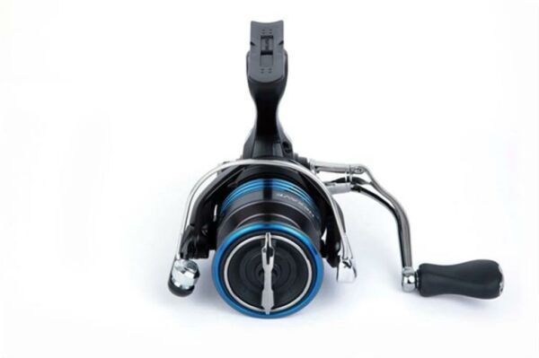 SHIMANO Reel Nexave FI 2500S Spin Olta Makinesi