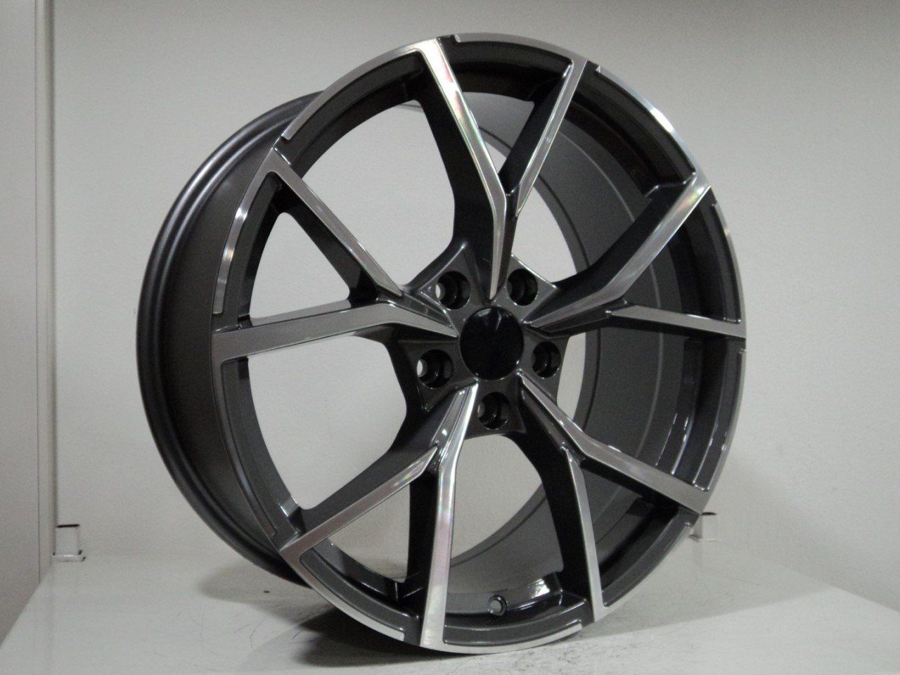 DY 918 8x18inç 5x112 et40 57.1 BLACK Machined Çelik Jant