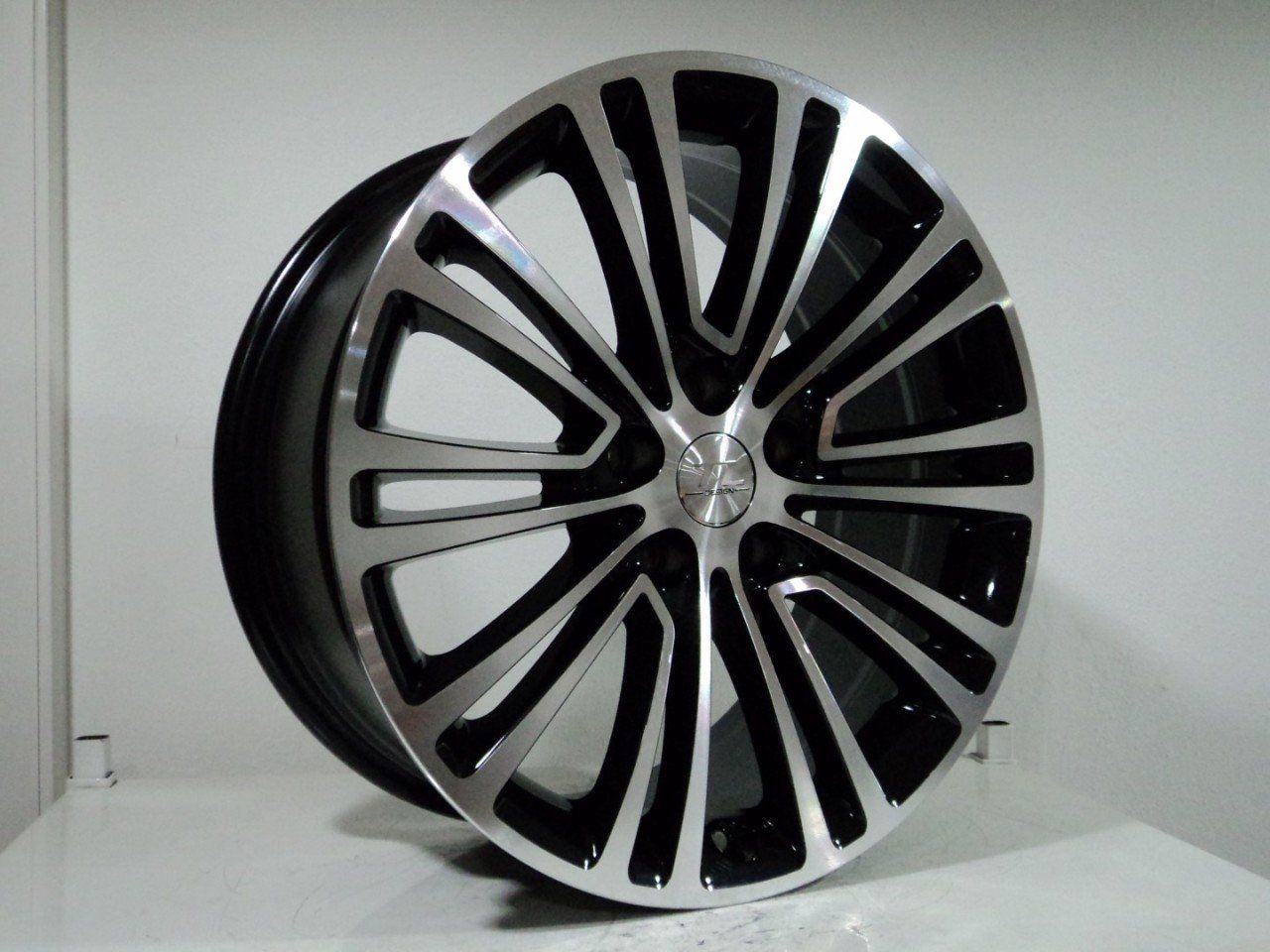 TL 1522 8x18inç 5x112 et30 66.6 BLACK Machined Çelik Jant