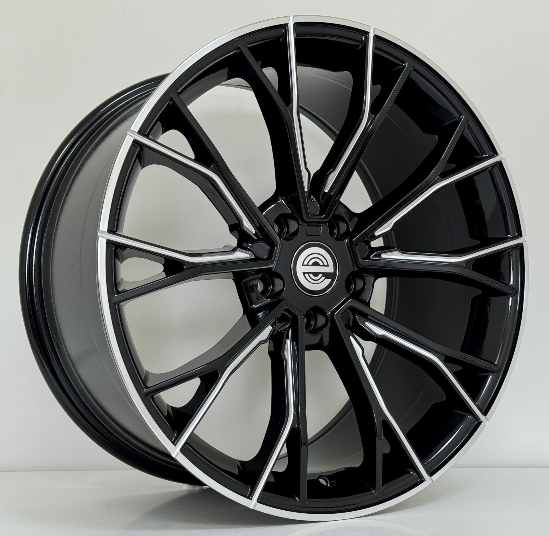 EXP HB0030  9.5X19İNÇ 5X112 ET40 66.6 BLACK MILLING XL ÇELİK JANT