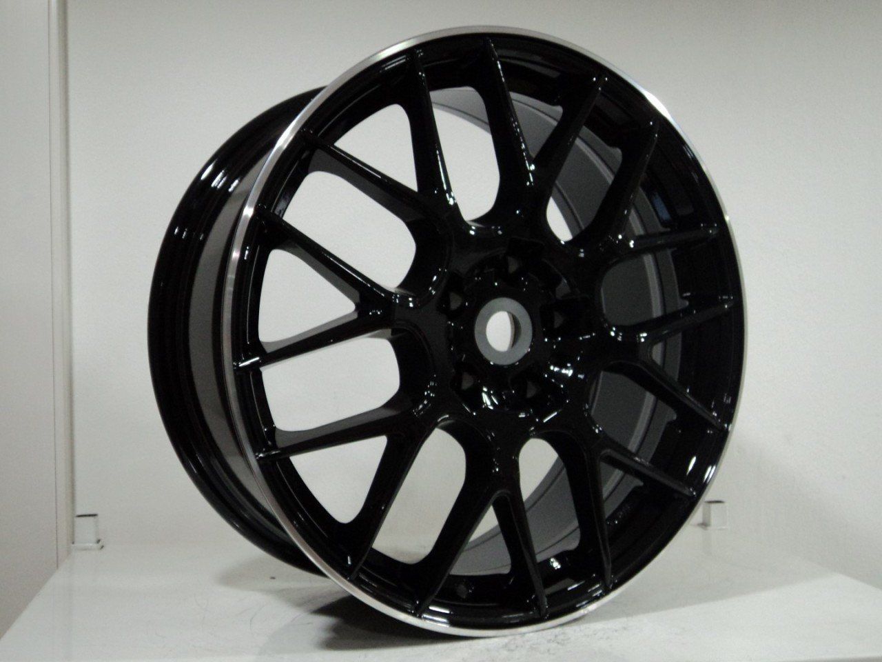 DJ 574 8x18inç 5x114.3 et40 70.4 BLACK Machined Çelik Jant