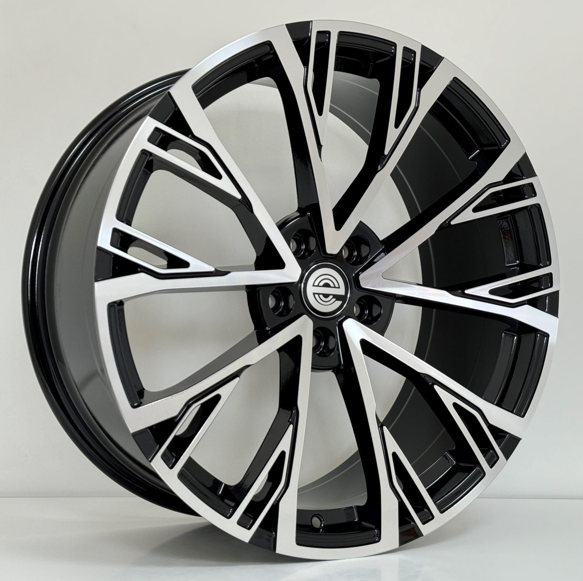 EXP HA0009 8.5X19İNÇ  5X112 ET32 66.45 BLACK MACHINED XL ÇELİK JANT