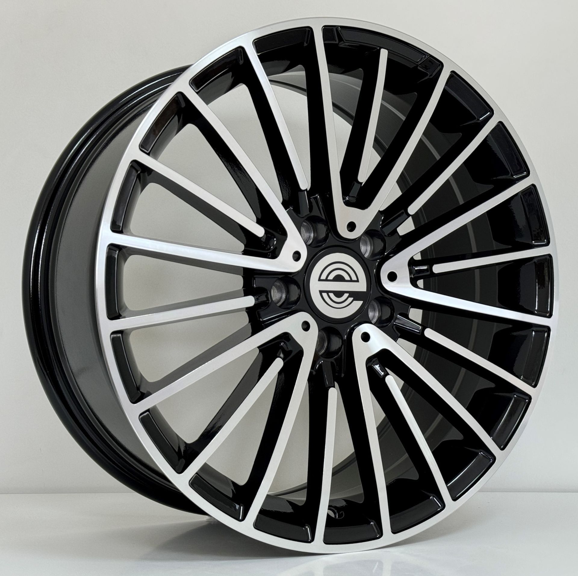 EXP HBC0025 9.5X19İNÇ  5X112 ET43 66.6 BLACK MACHINED XL ÇELİK JANT
