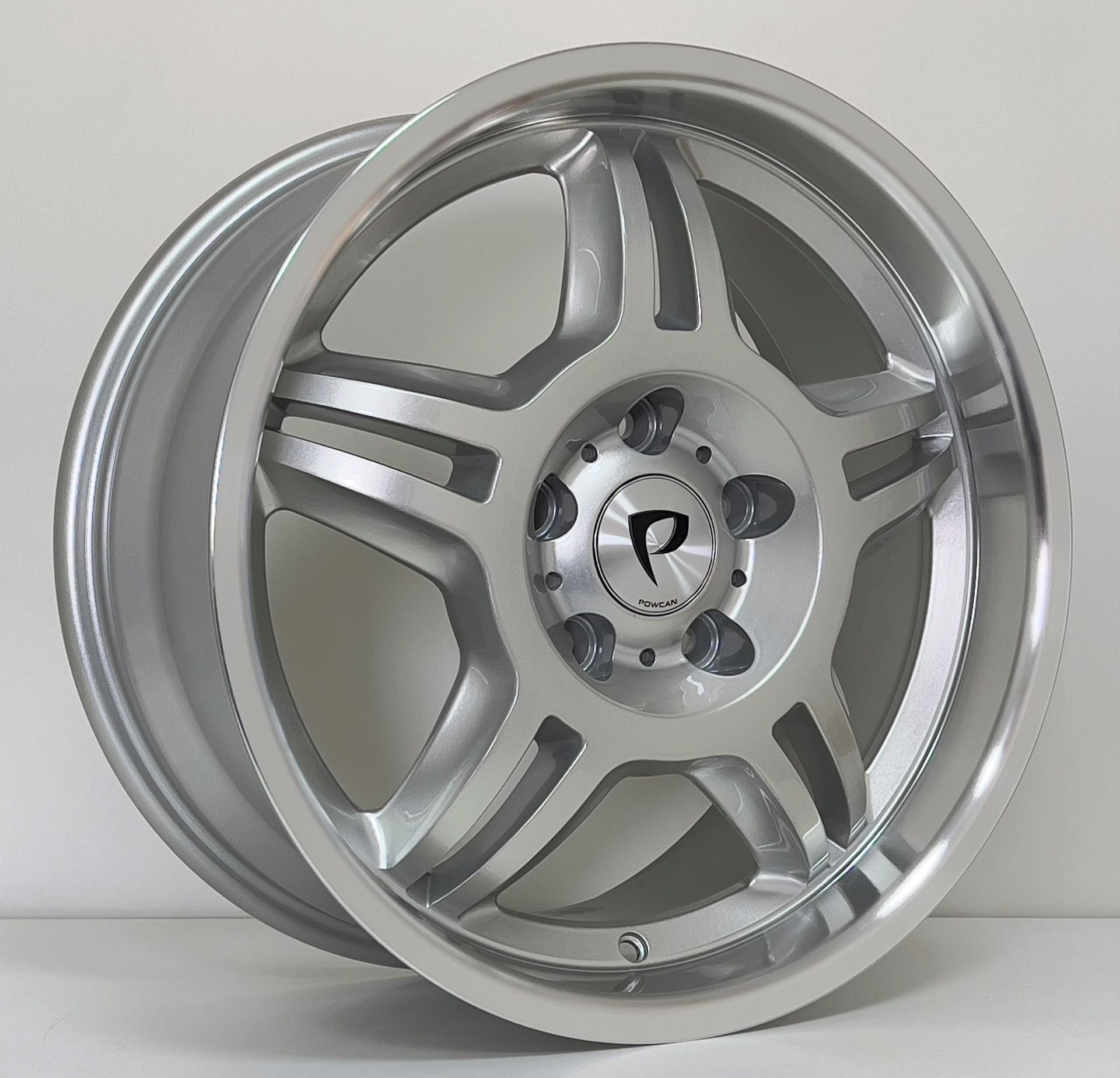 BK 657 8x17inç 5x120 ET41 72.56 Hyper Silver  Replika Çelik Jant