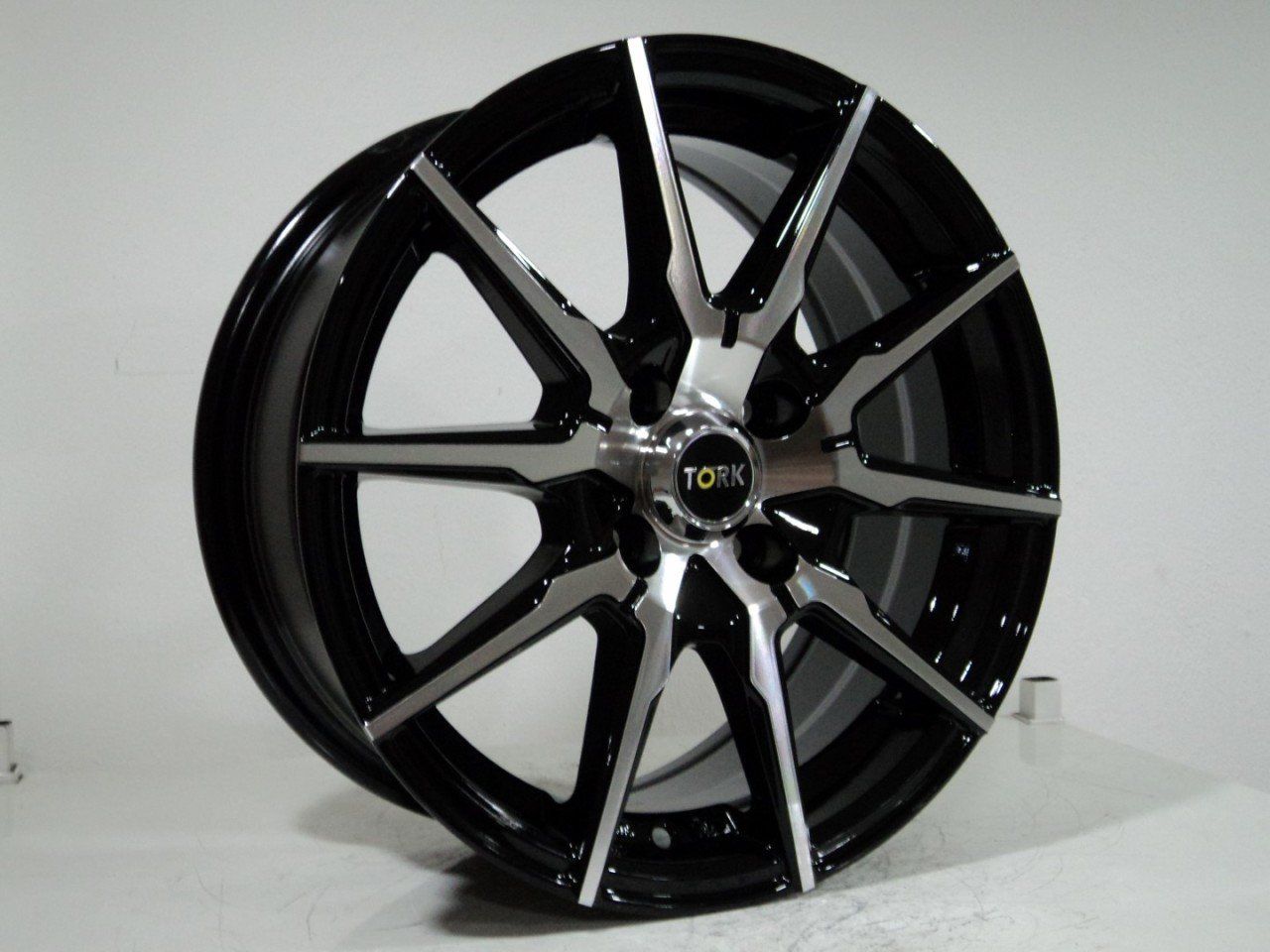 Megatork TORK 2779 6x13inç 4x100 et 35 73.1 Black Machined Çelik Jant