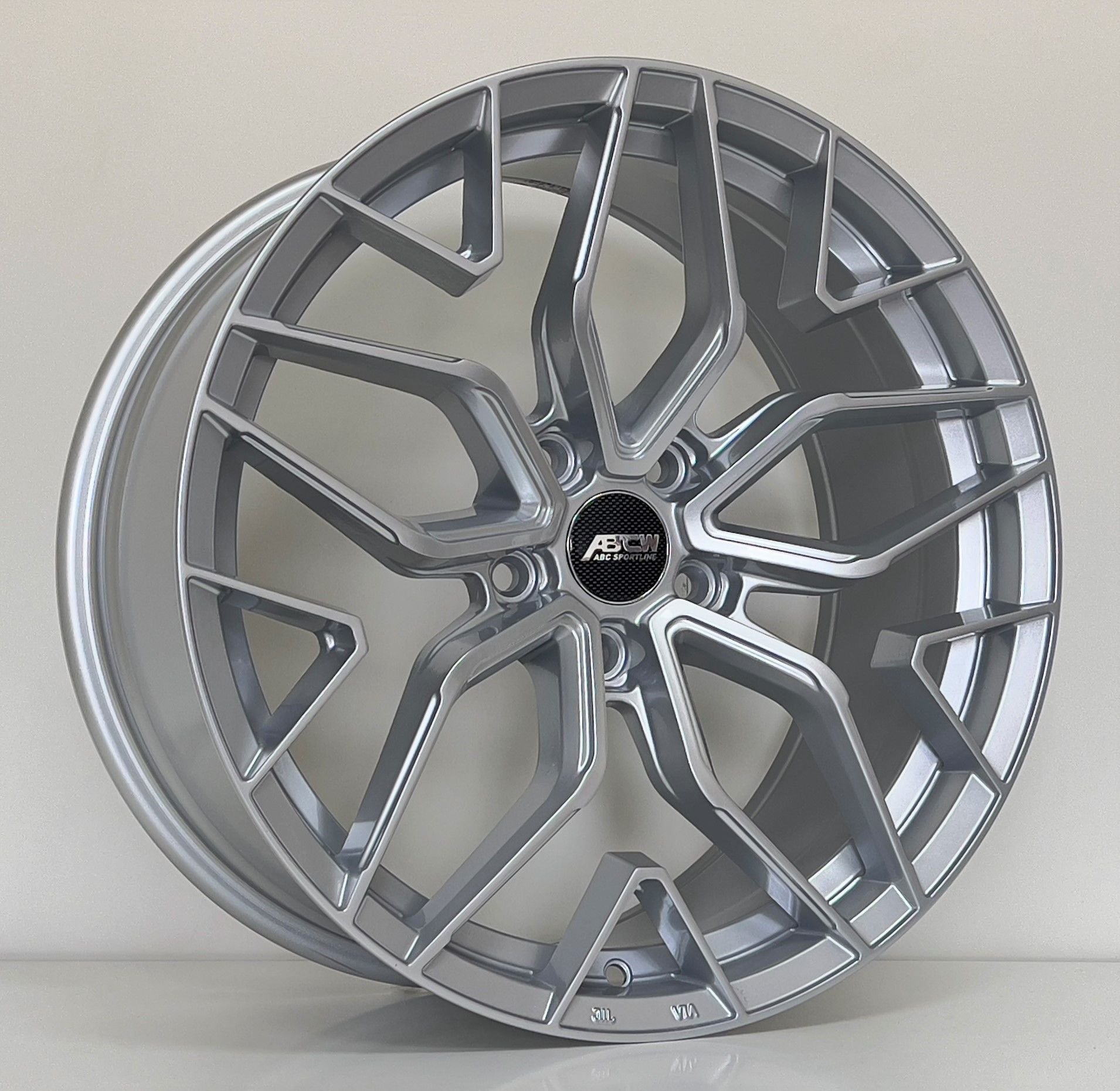 BCH F8621 8.5X18İNÇ  5X112 ET35 73.1 SILVER ÇELİK JANT