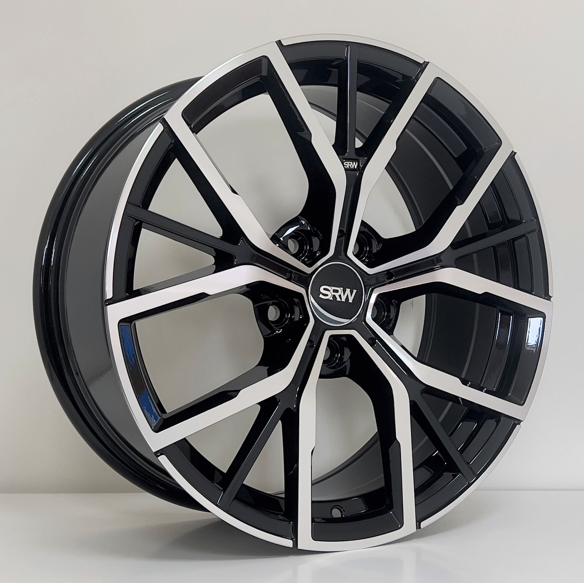 SRW 5442 8X18İNÇ  5X120 ET35 72.56 BLACK MACHINED XL ÇELİK JANT