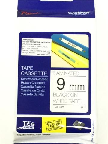 TZe-221 9mm Beyaz üzerine Siyah Laminasyonlu Etiket (TZe Tape)