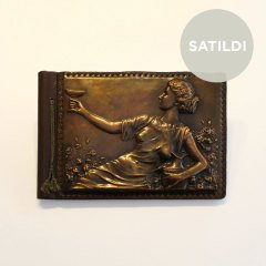 031 Kadehli Kadın