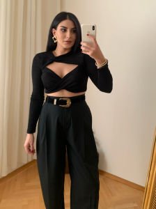 PENCERELİ SİYAH BUZZY CROP TOP