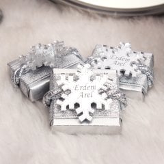 KAR TANESİ- Aynalı Metal Kutuda İsme Özel Bebek Çikolatası