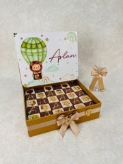 ASLAN-Standlı Kutuda 15 Gr  Kampanyalı Erkek Bebek Çikolatası(1 Adet Kolonya Şişesi Hediyeli)