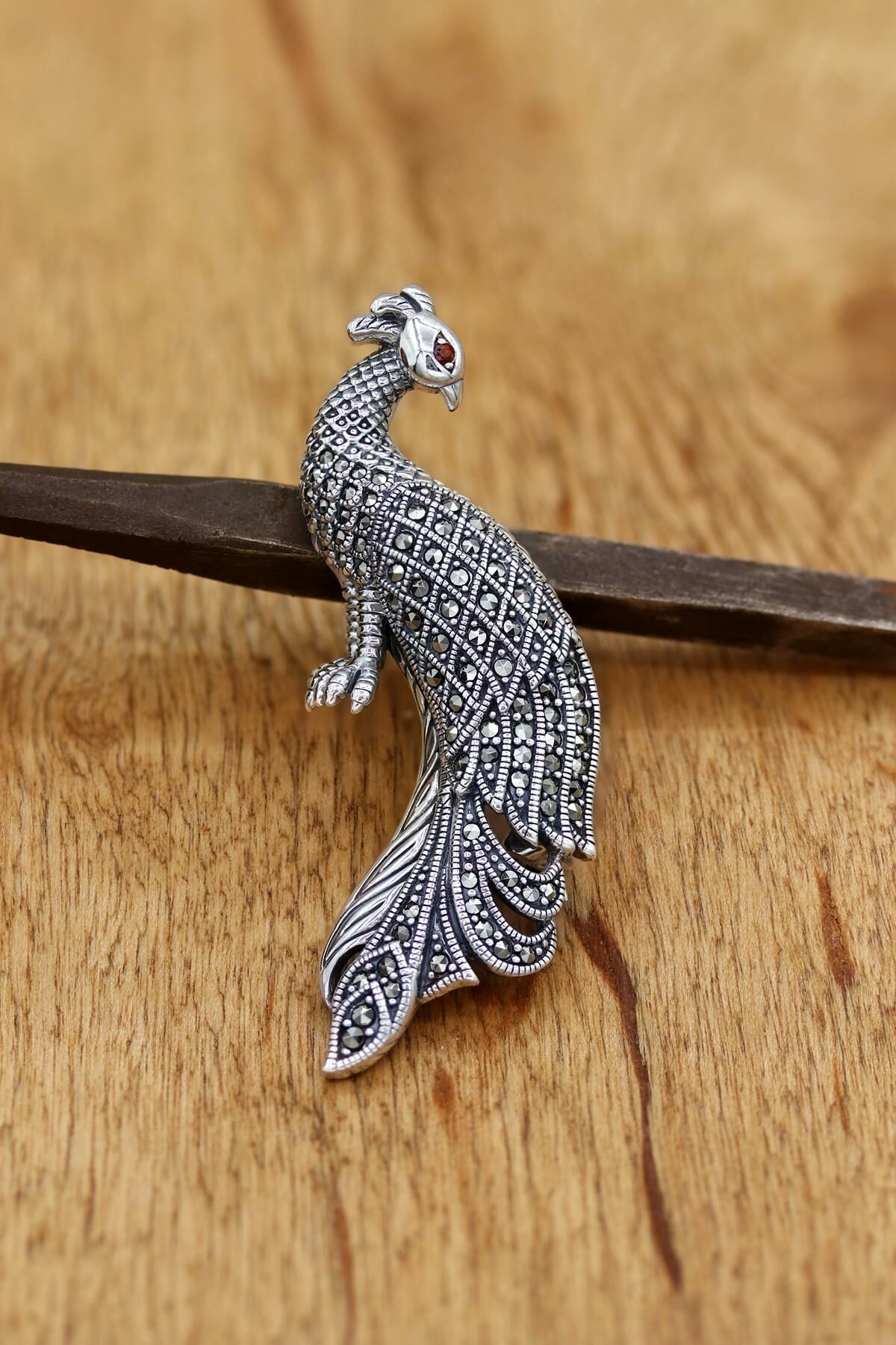 Tavus Kuşu Modeli Markazit Gümüş Broş 254