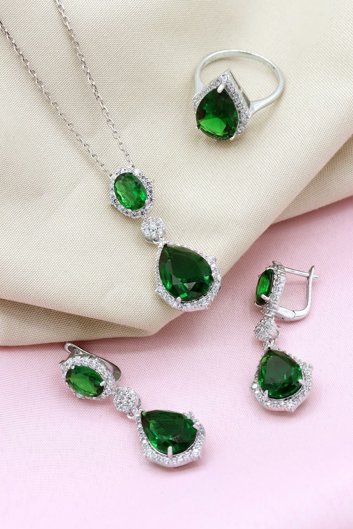 Zümrüt Taşlı Damla Modeli Gümüş Set 055