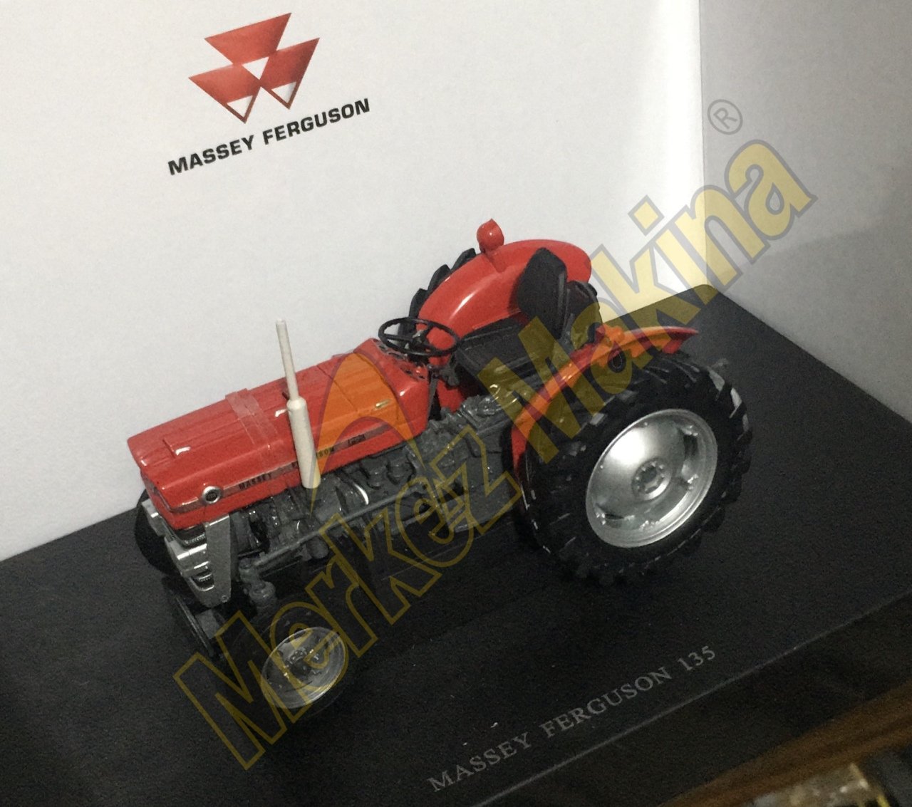 Massey Ferguson 135 Traktör 1/32 ölçek