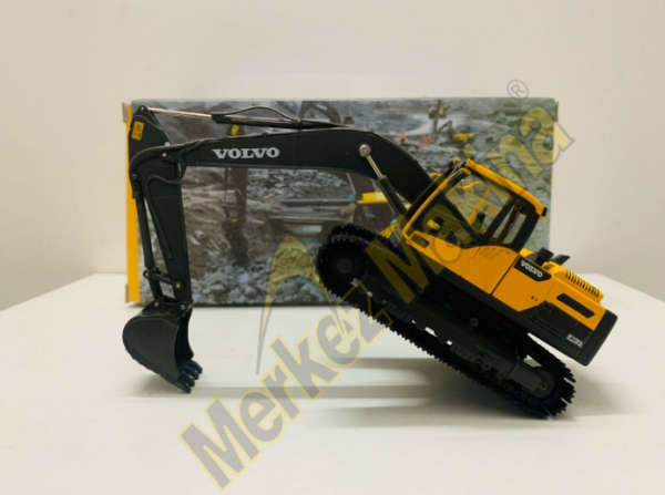 VOLVO EC220D Crawler Excavator Diecast Model 1:50