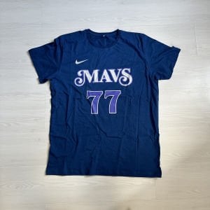 OUTLET - Dallas Mavericks: Doncic 77 - T-Shirt 2XL Beden