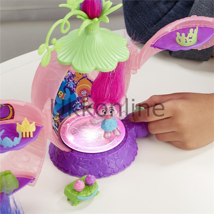 Hasbro B6560 Trolls Poppy'nin Taç Giyme Töreni