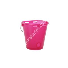 Kırmızı renkli 8 lt, skalalı, metal kulplu buzağı emzirme kovası, şeffaf