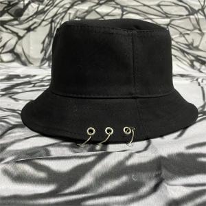 Siyah Zincirli Çengelli İğneli Bucket Hat