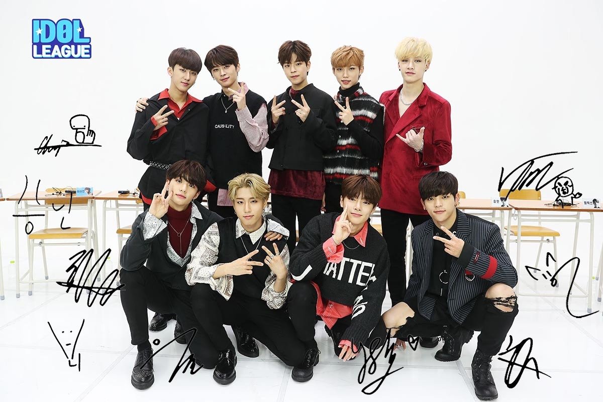 STRAY KIDS İmzalı KartPostal