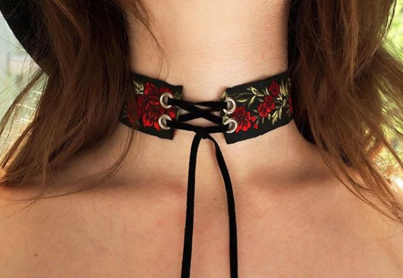 Nakış detaylı korse choker