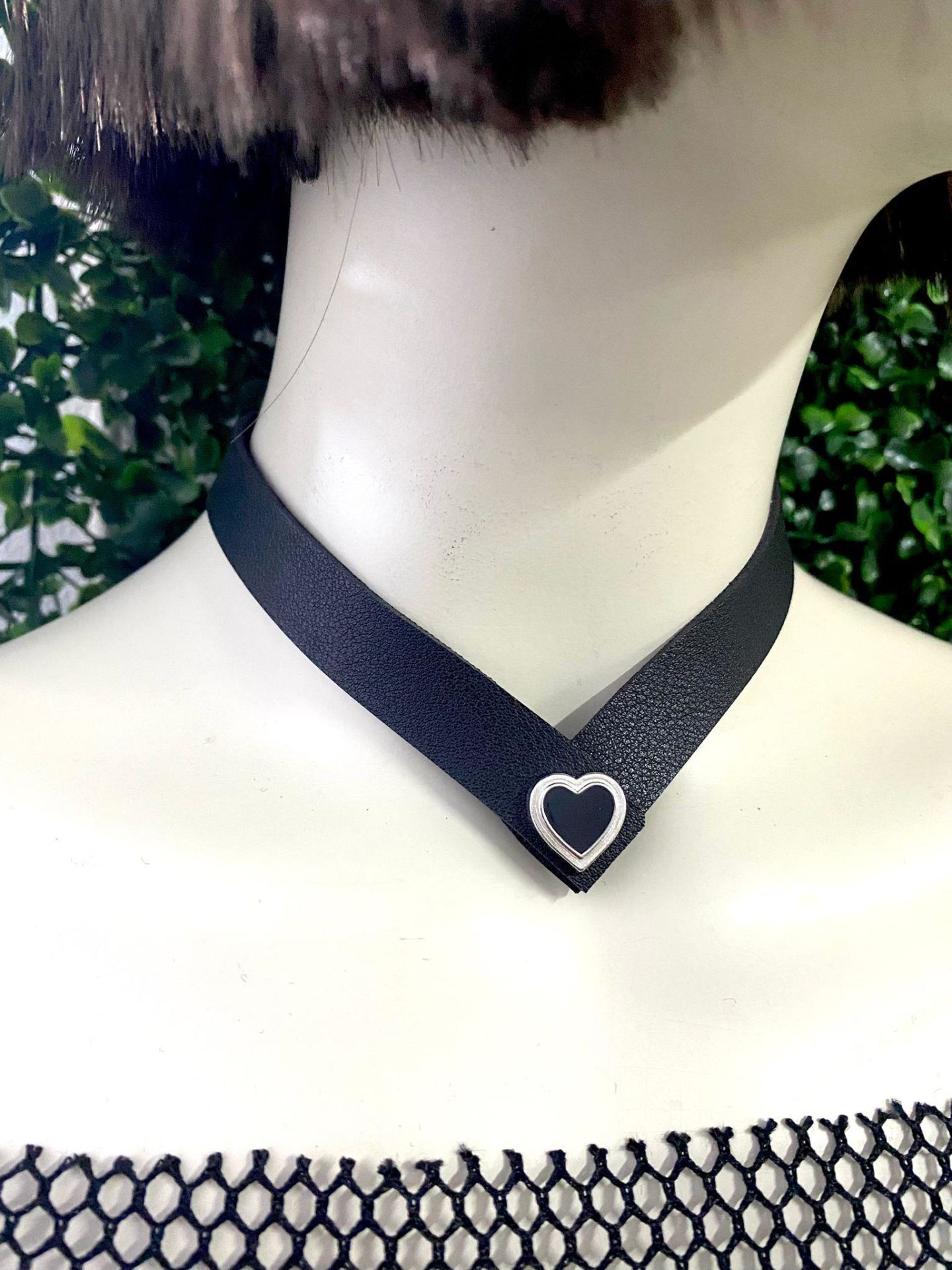 Kalpli Siyah Choker