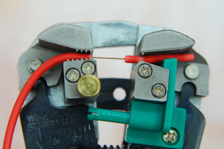 Proskit Otomatik Kablo Sıyırma ve Kıvırma Pensesi - Kablo Soyucu 8PK-371D
