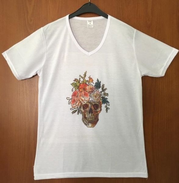 V Yaka T-Shirt Beyaz – ( Floral Kafatası )
