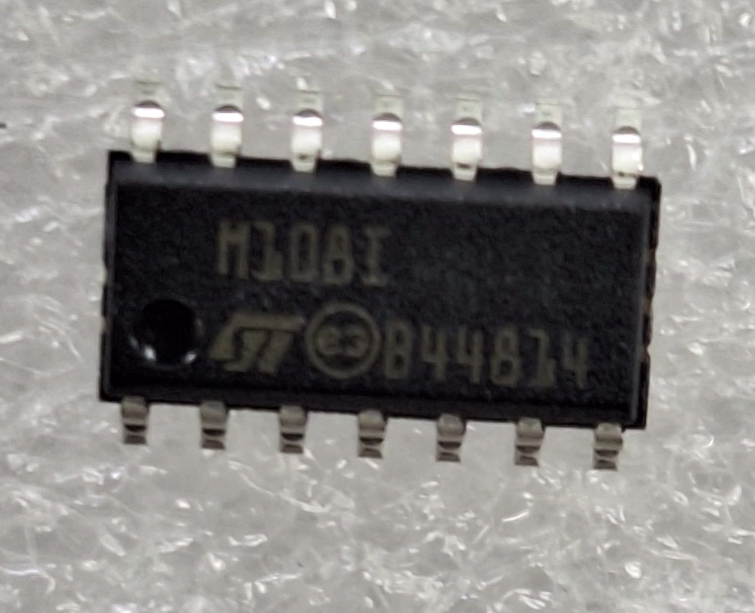 TSM108IDTH SMD (M108I)