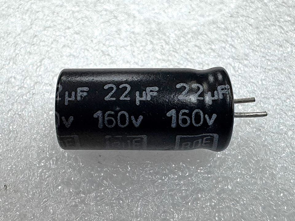 22UF 160V