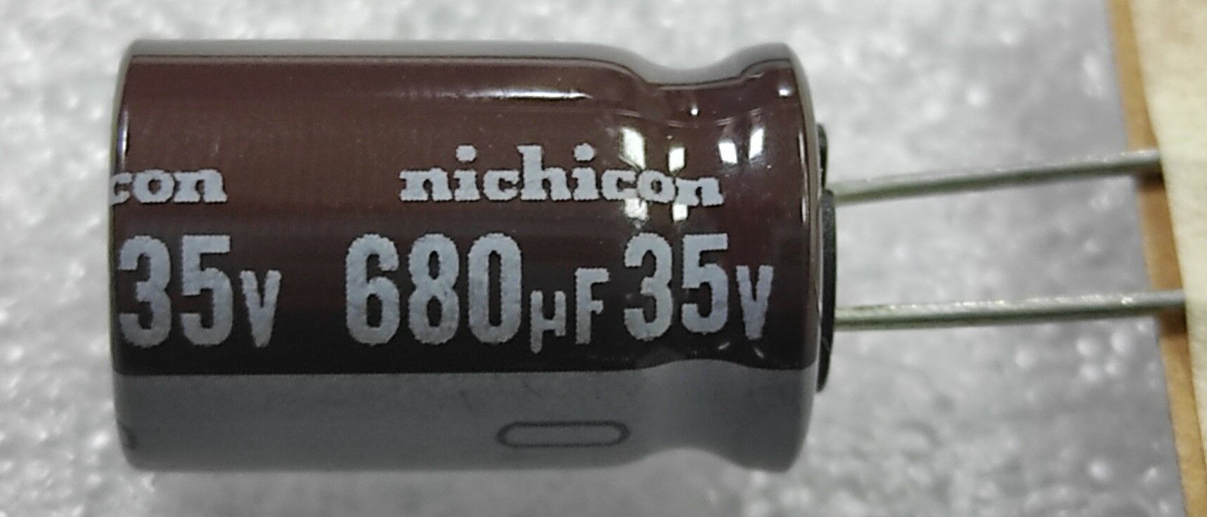 680UF 35V