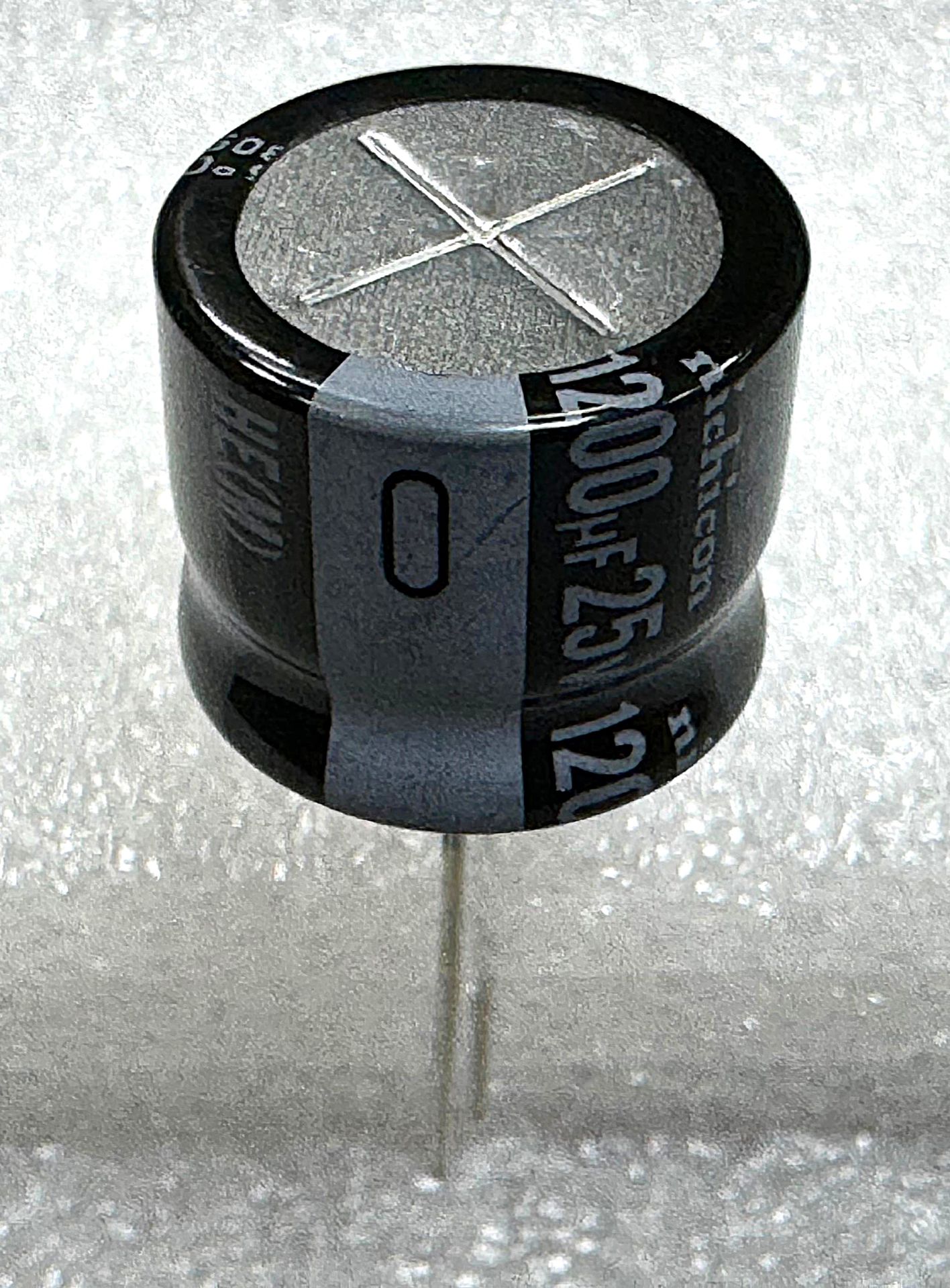 1200UF 25V