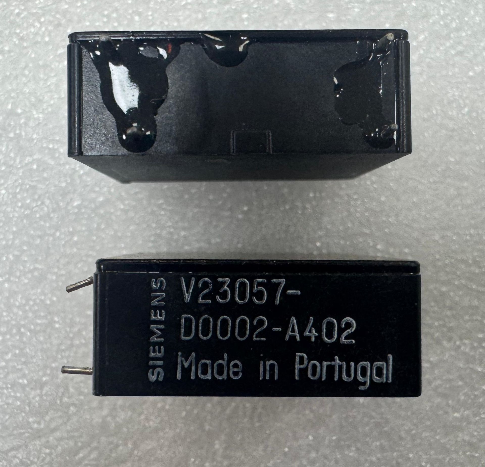 V23057-D0002-A402