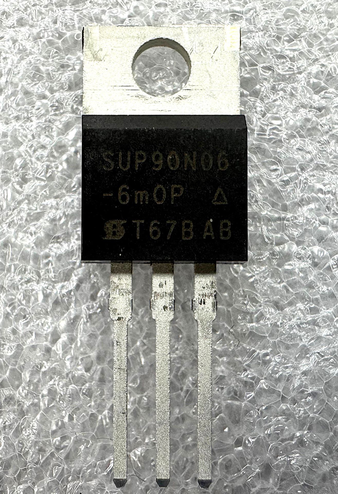 SUP90N06