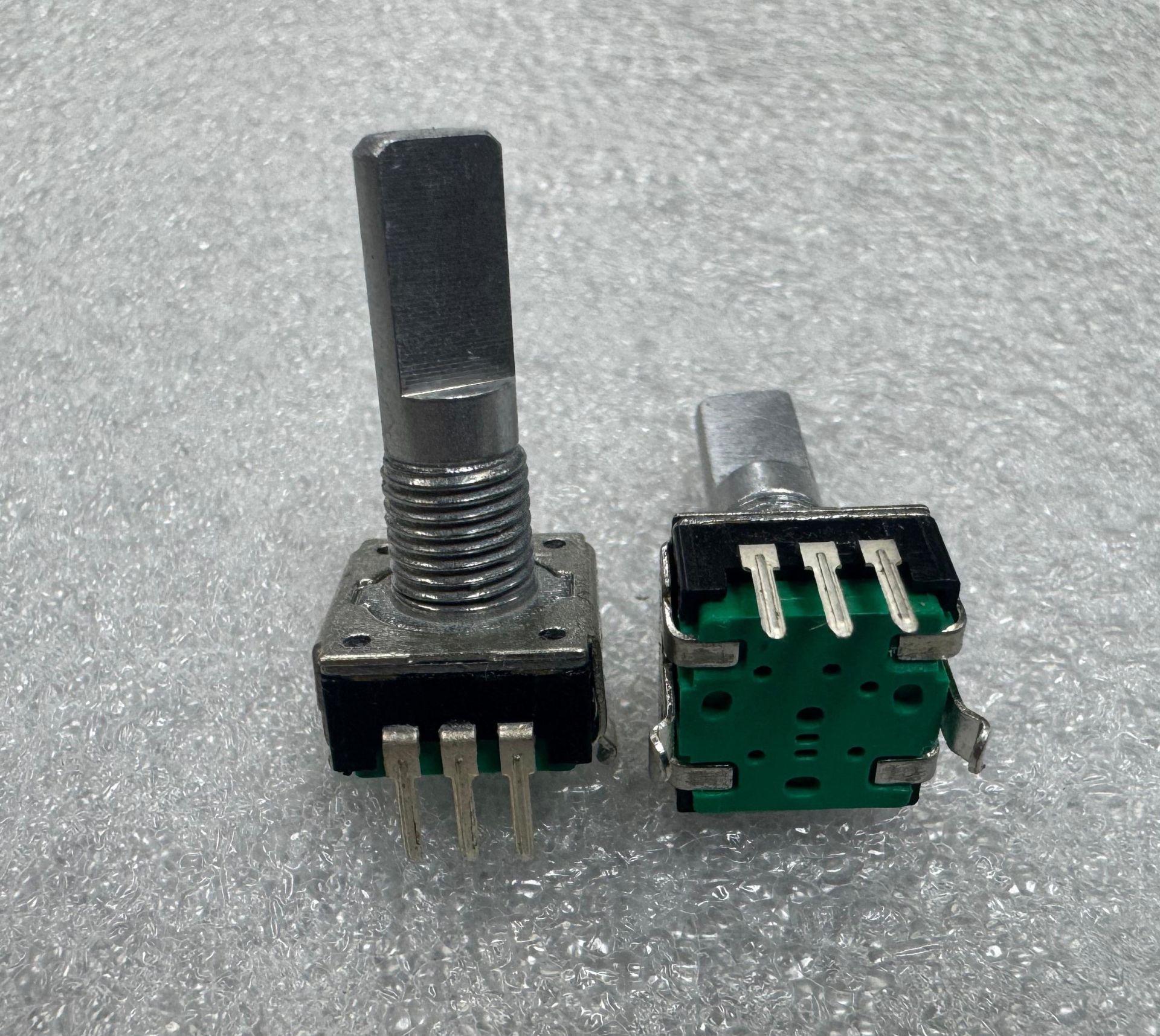 PEC11R4020F-N0024 ENCODER