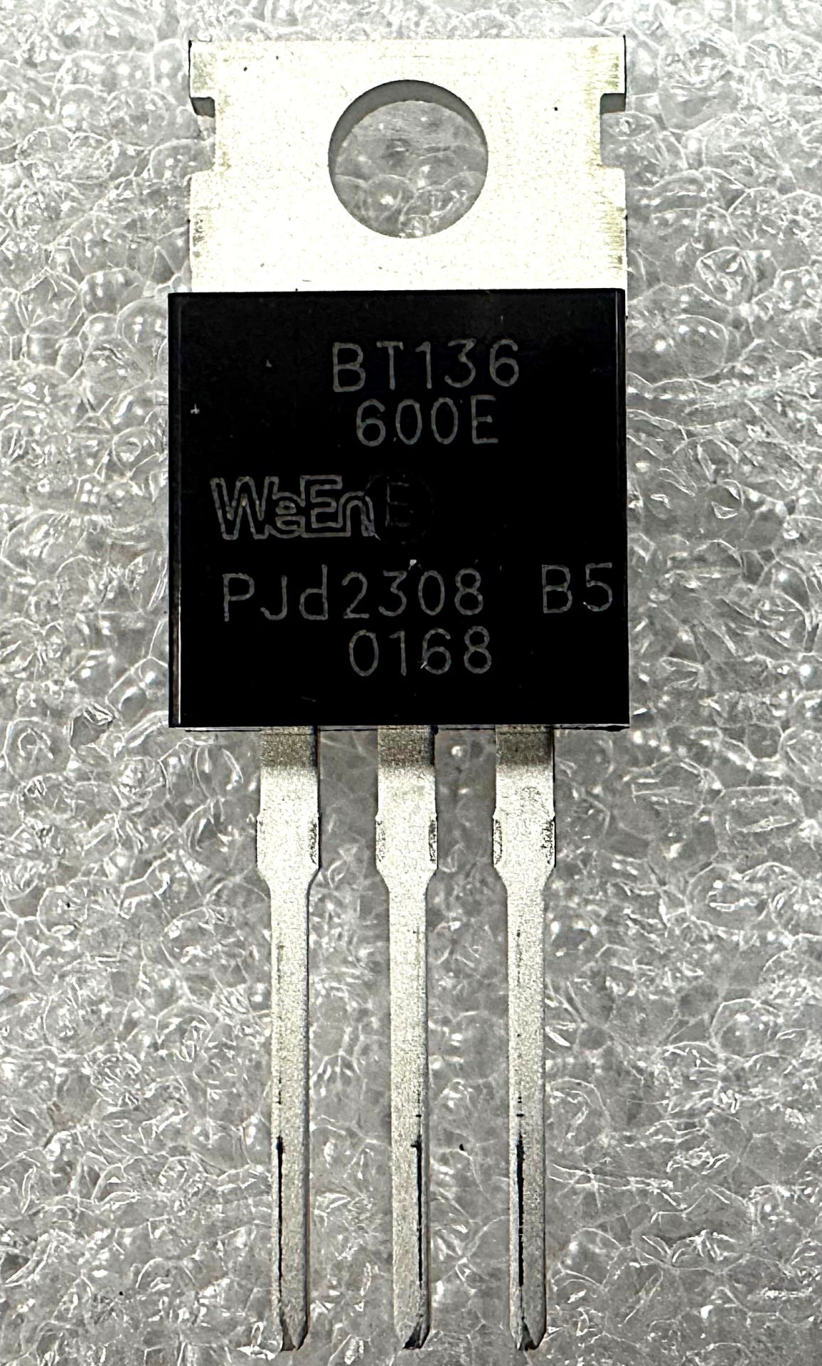 BT136