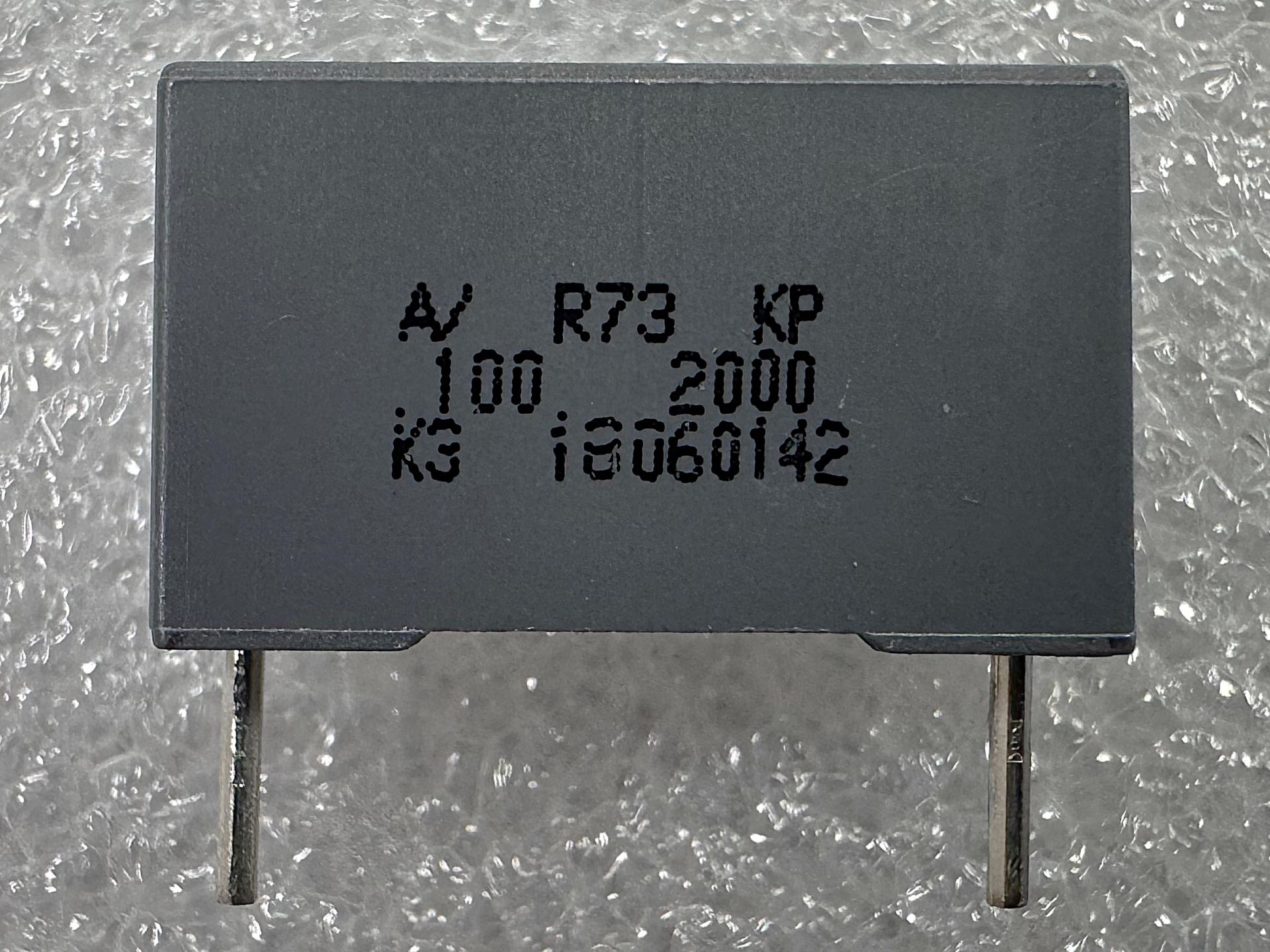 100PF 2000V