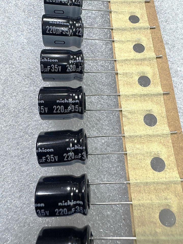 220UF 35V