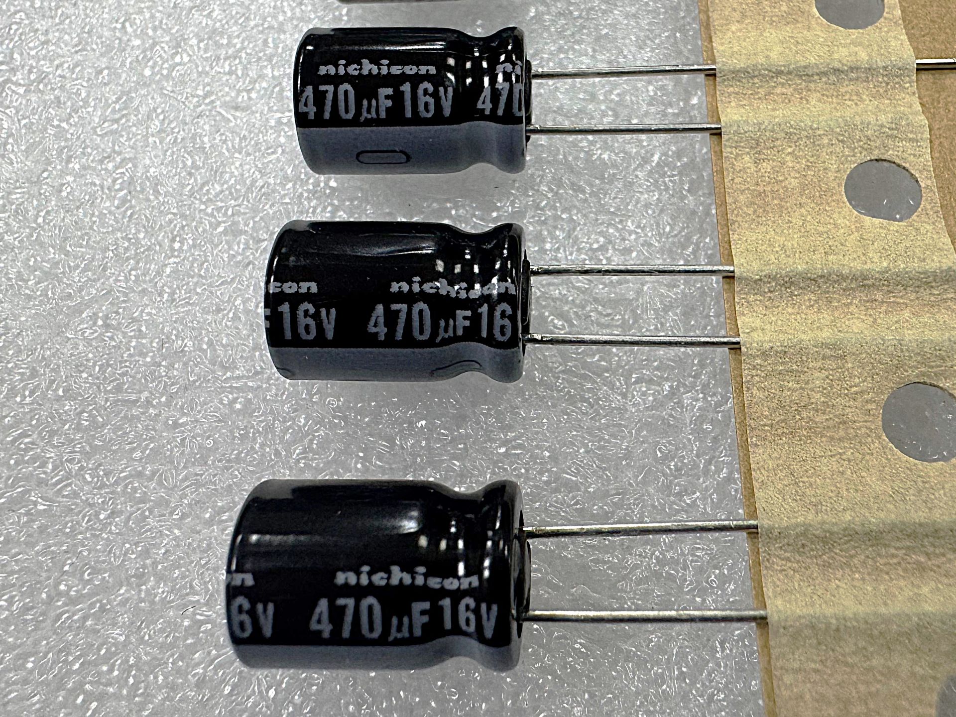470UF 16V
