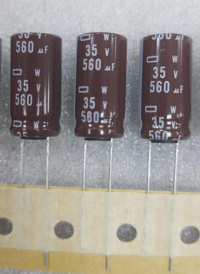 560UF 35V