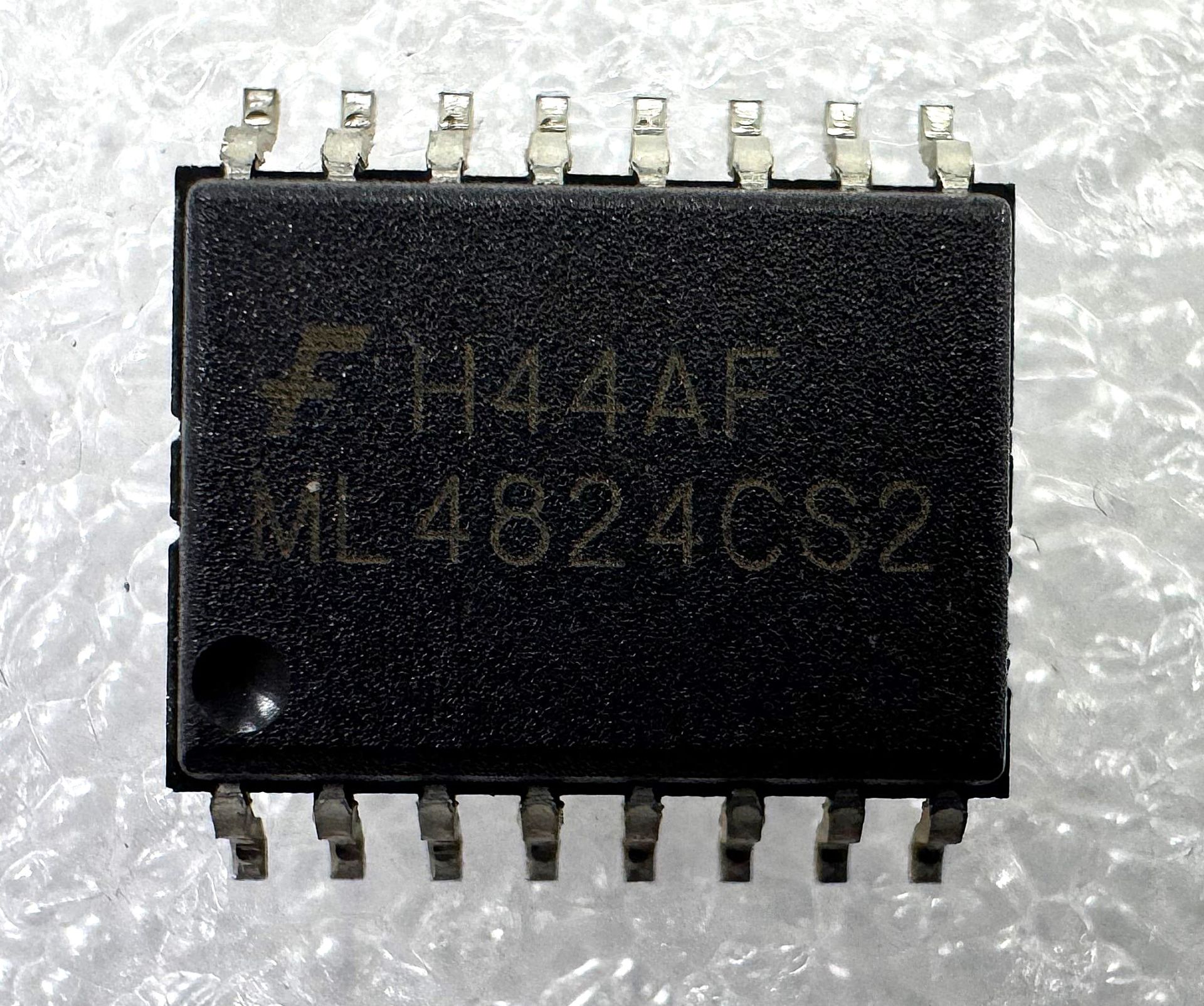ML4824CS2 SMD