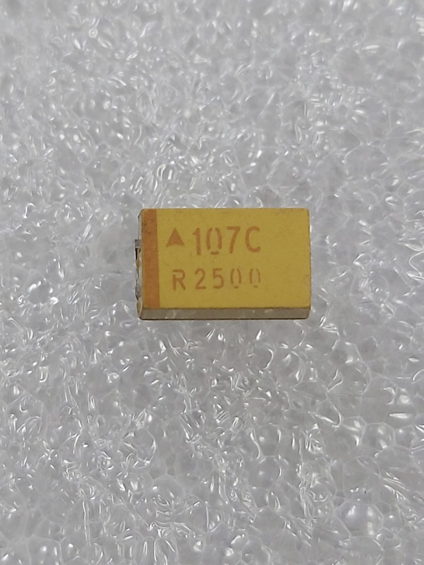 100UF 16V  E  CASE  (TPSE107K016R0100)  SMT TANTAL