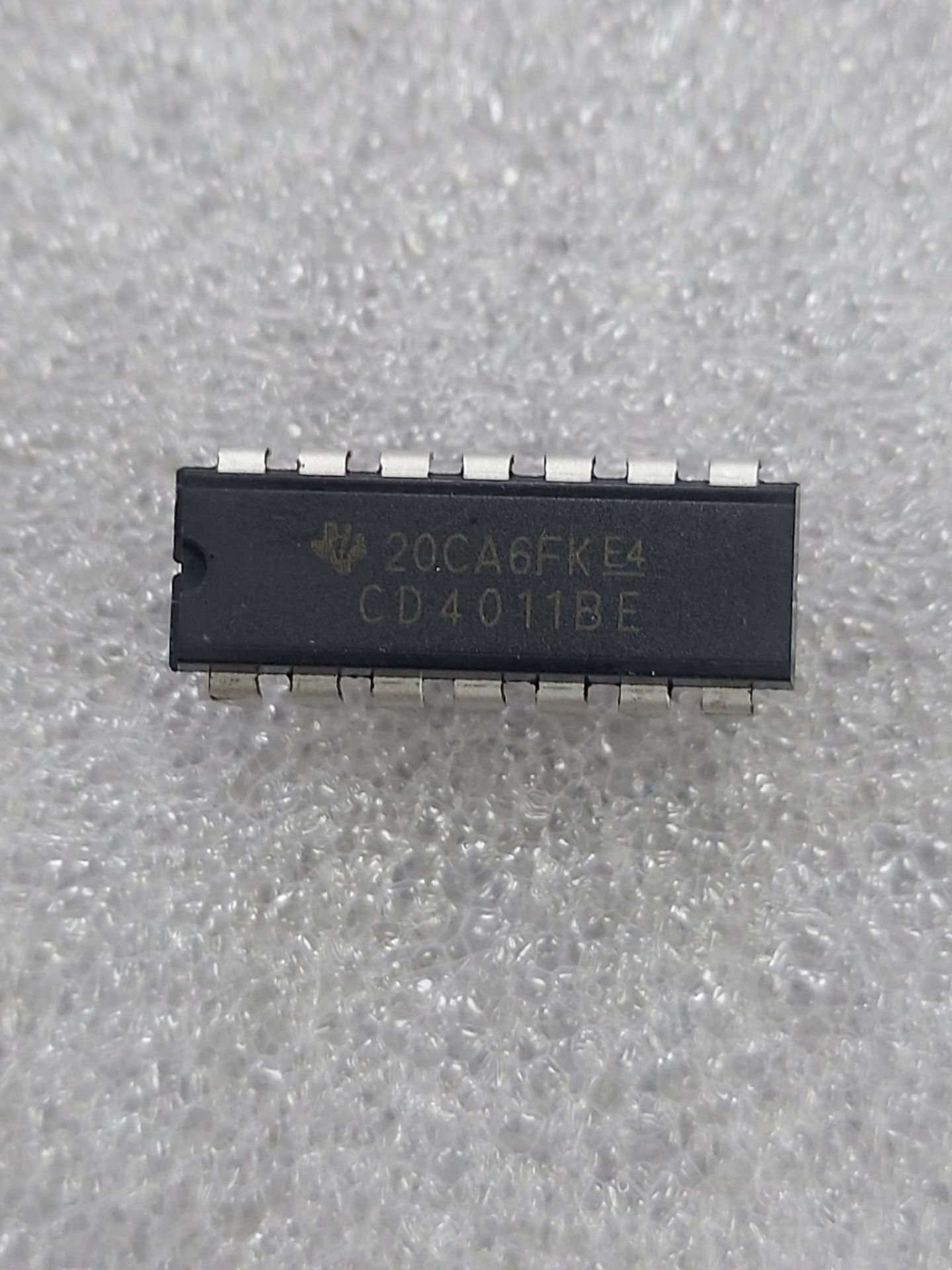 CD4011