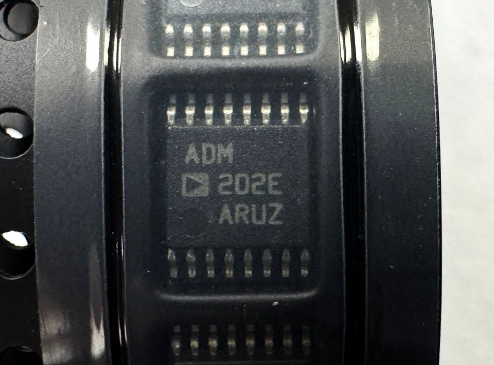 ADM202EARUZ