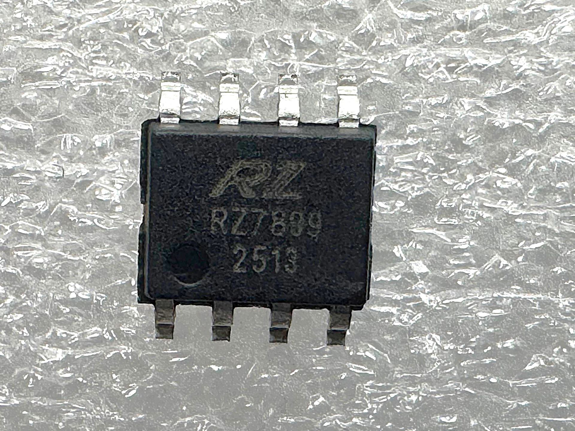 RZ7899 SMD