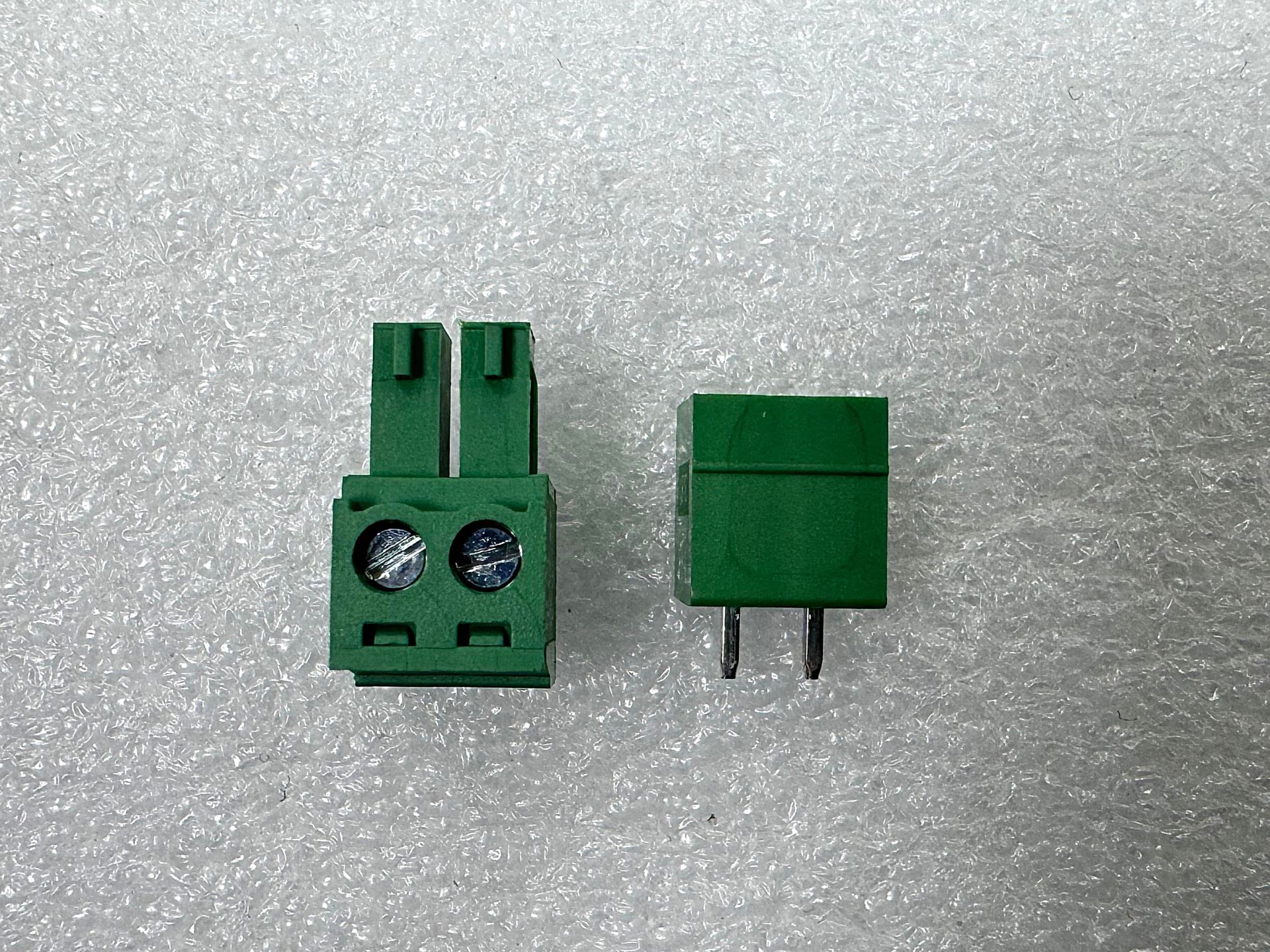 3.81MM 2 PIN 180C KLEMENS