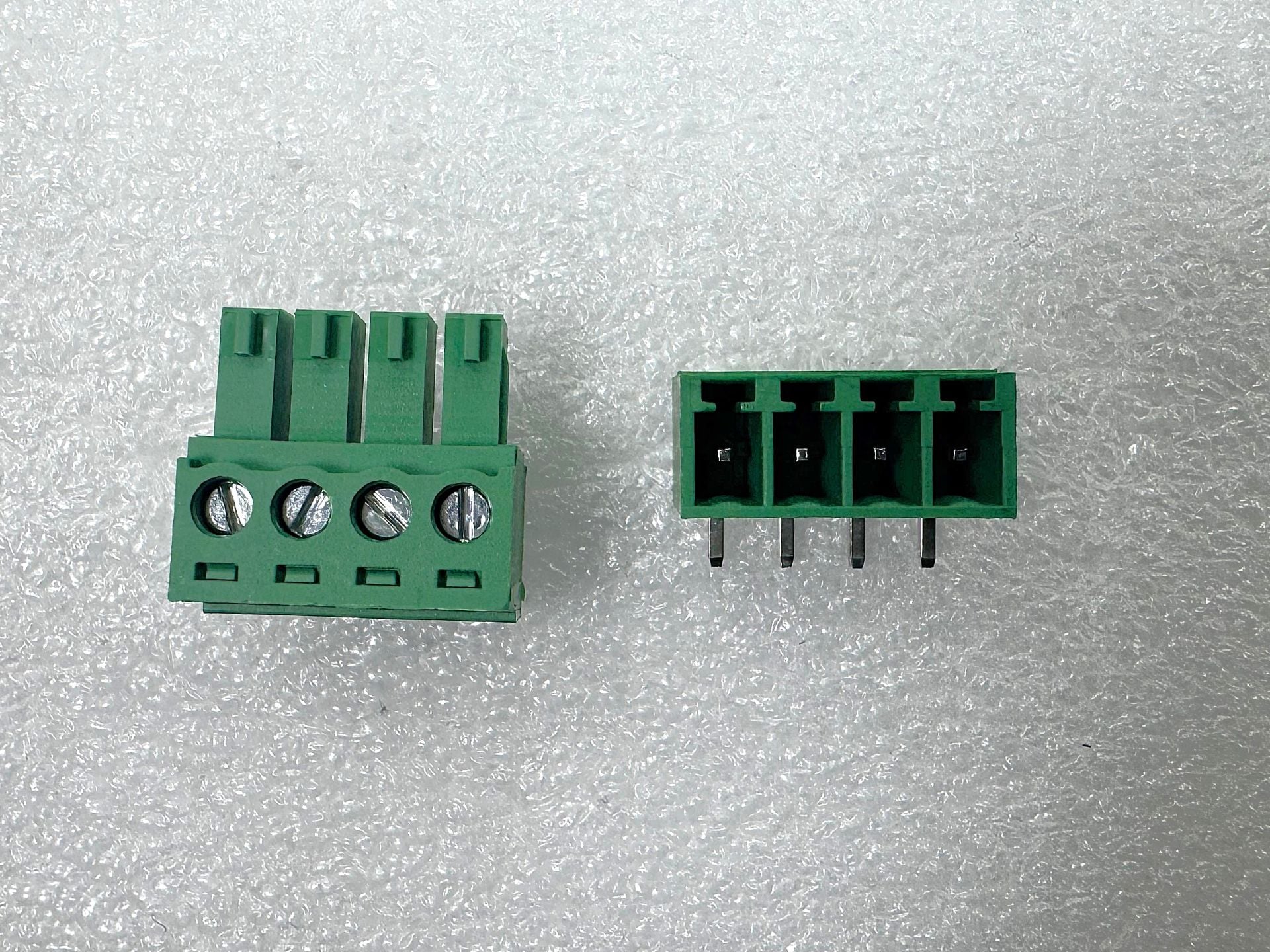 3.81MM 4 PIN 90C KLEMENS